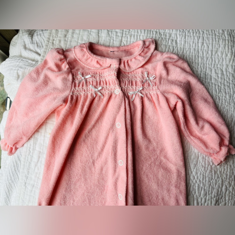 VTG 70s Sz 12 mo. Baby girls Button down footie one piece pink Peter Pan collar